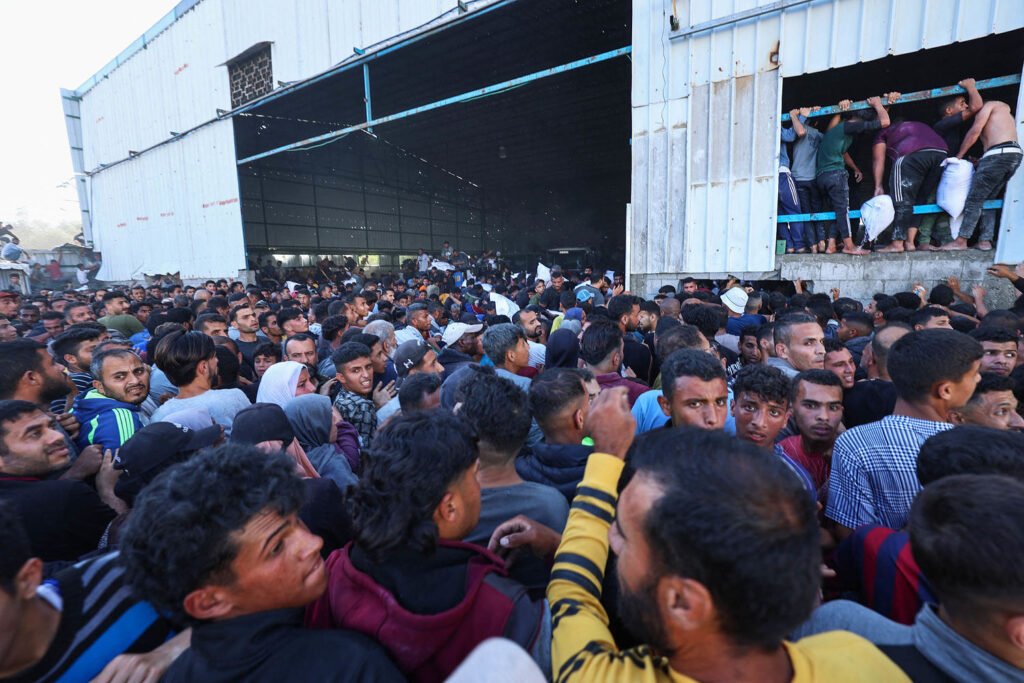 The chaotic first days of a new food aid regime in Gaza backed by the U.S. and Israel The chaotic first days of a new food aid regime in Gaza backed by the U.S. and Israel